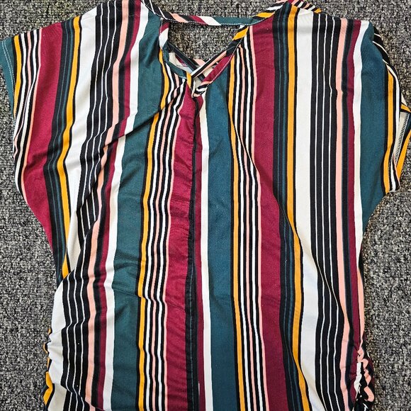 BOGO 🎀 BUNDLE OF 2 rouched tees- Sz Large - Picture 2 of 9